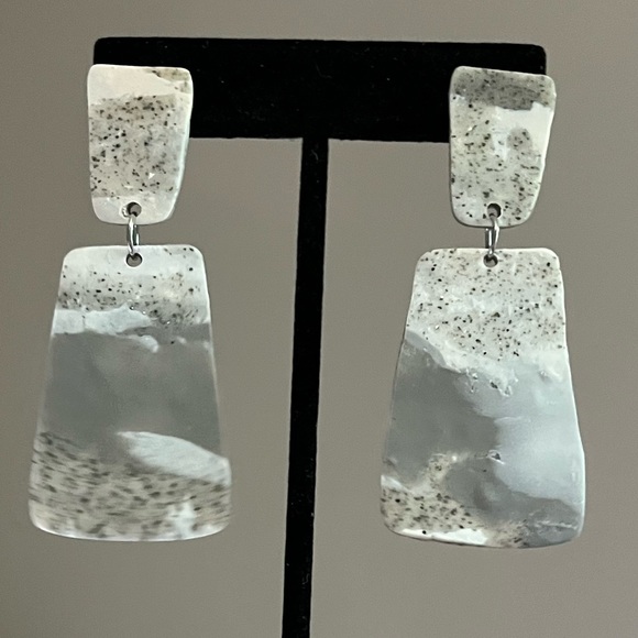 Large NWT Handcrafted Earrings - Picture 7 of 7